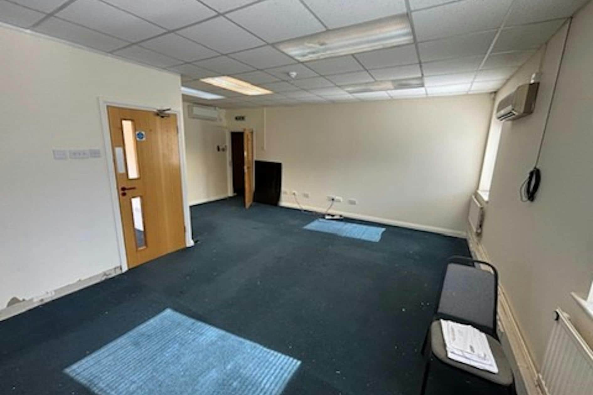 Campbell Ct, Bramley for lease Interior Photo- Image 1 of 5