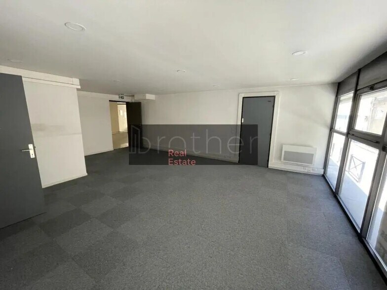 Office in Bordeaux for lease - Interior Photo - Image 2 of 3