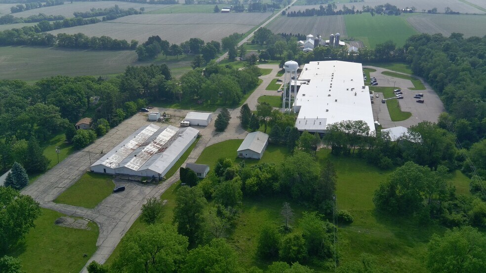 5560 E Buss Rd, Clinton, WI for lease - Building Photo - Image 2 of 6