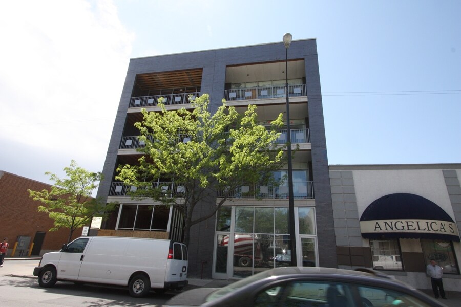 3242 N Milwaukee Ave, Chicago, IL for sale Primary Photo- Image 1 of 1