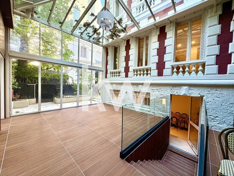 Office in Paris for sale - Interior Photo - Image 2 of 5