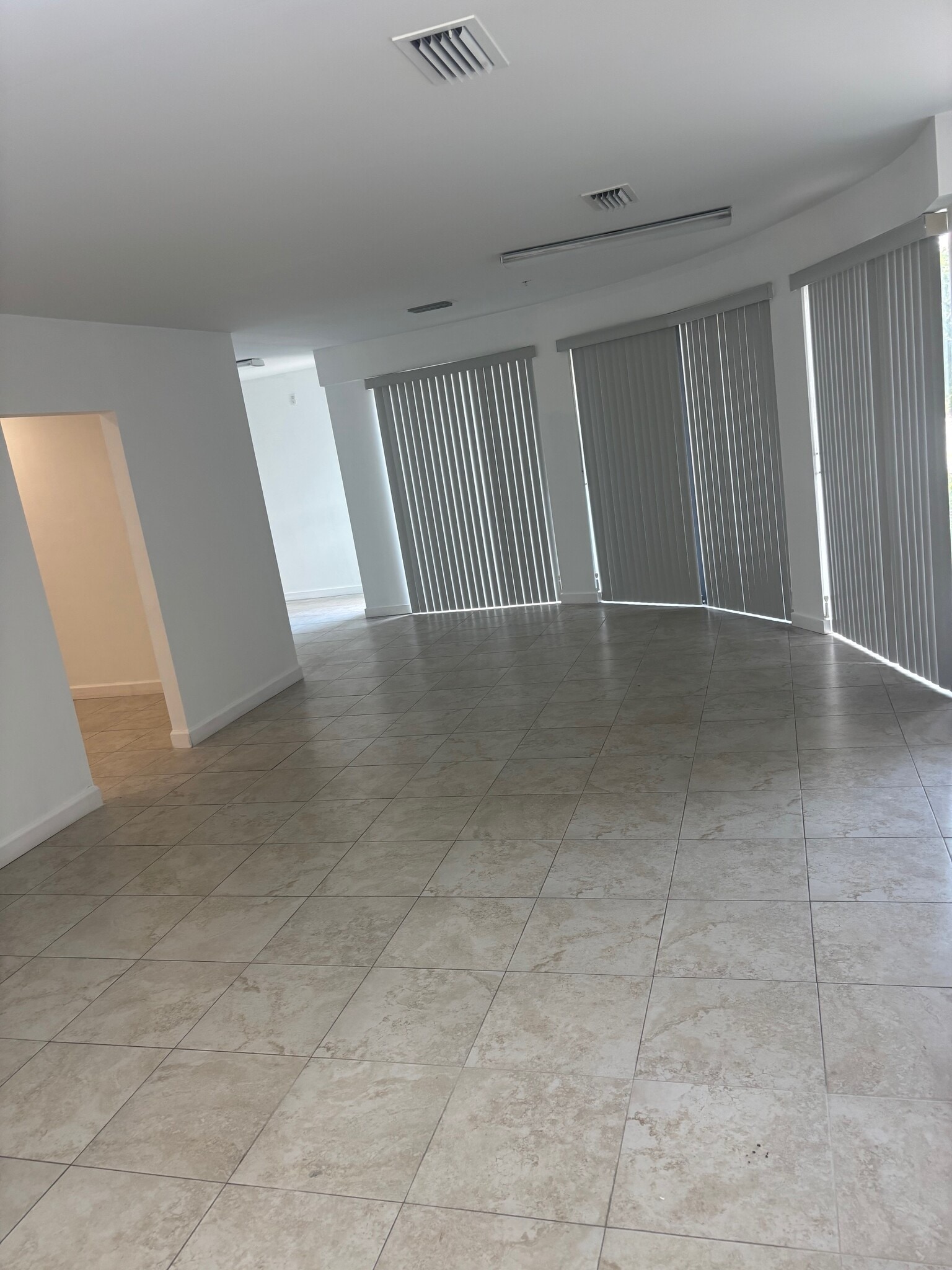 710 E 9th St, Hialeah, FL for lease Interior Photo- Image 1 of 7