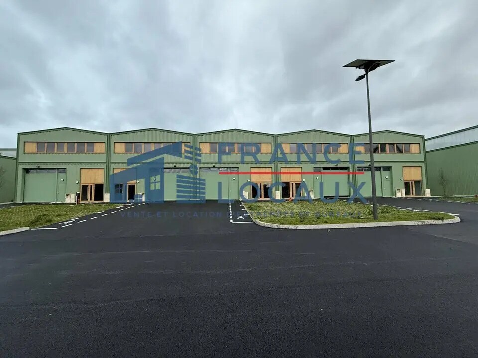 Flex in Stains for lease Building Photo- Image 1 of 12