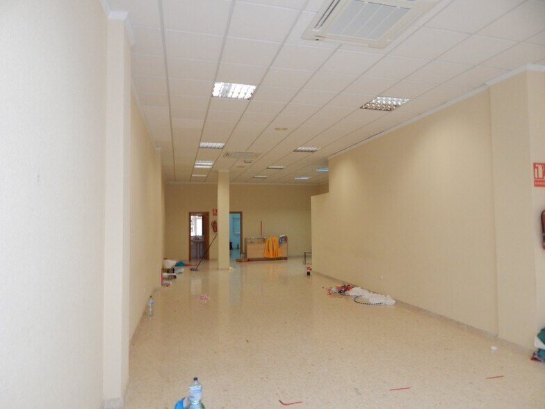Retail in Ontinyent for lease - Building Photo - Image 3 of 13