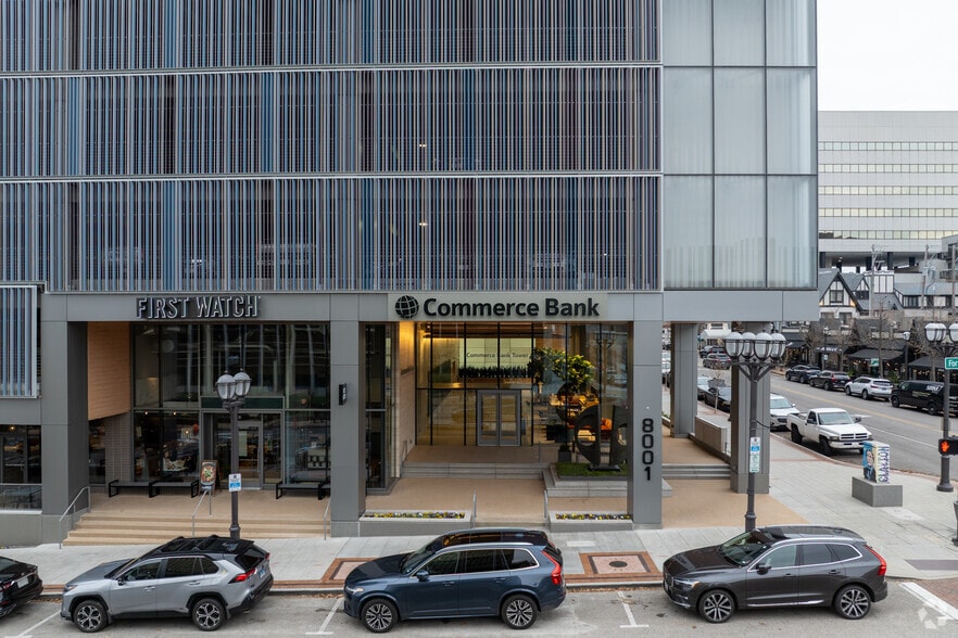 8001 Forsyth Blvd, Saint Louis, MO for lease - Building Photo - Image 3 of 18