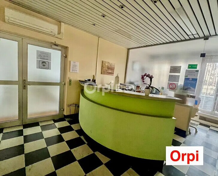 Retail in Choisy-le-Roi for sale - Interior Photo - Image 1 of 8