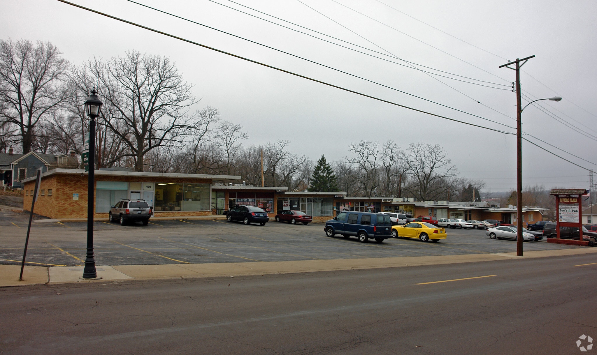 410-490 Rue St, Florissant, MO for lease Primary Photo- Image 1 of 16