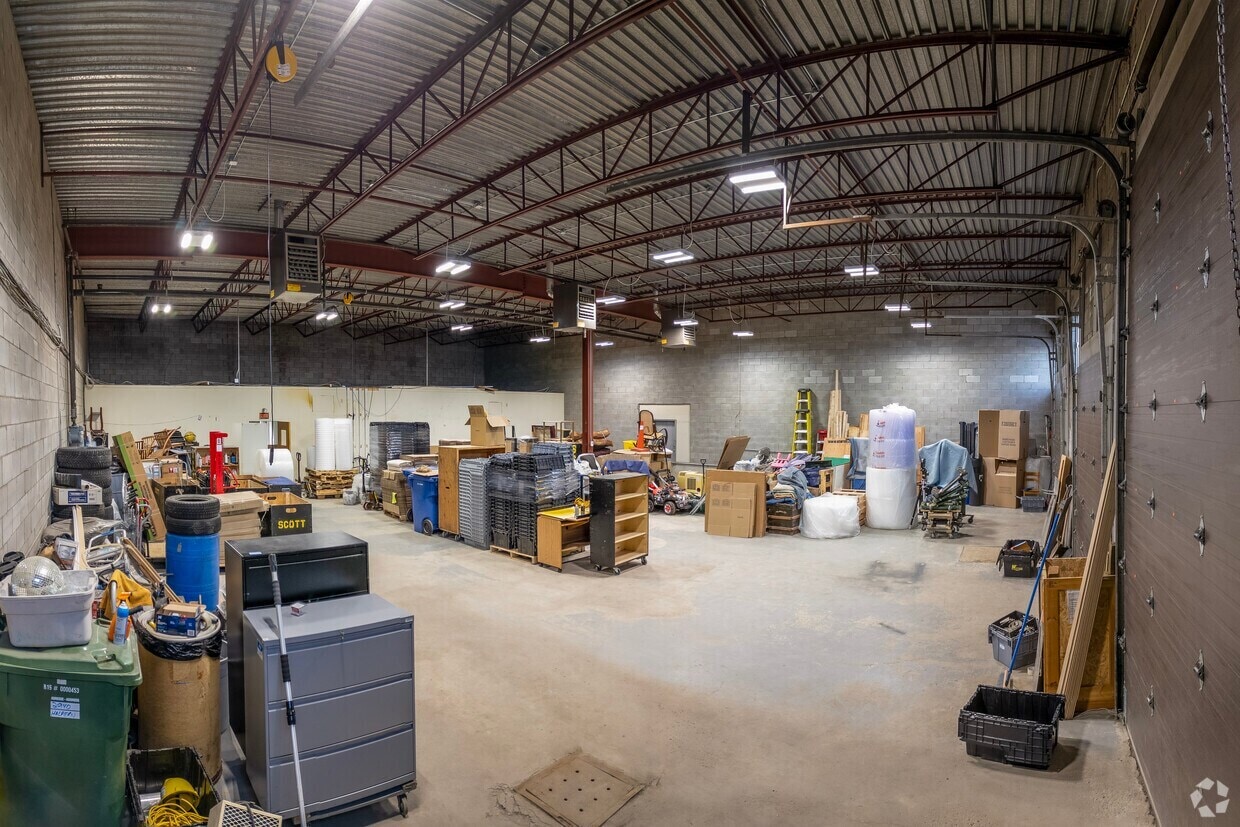 2900-2990 Rue Halpern, Montréal, QC for lease Interior Photo- Image 1 of 2