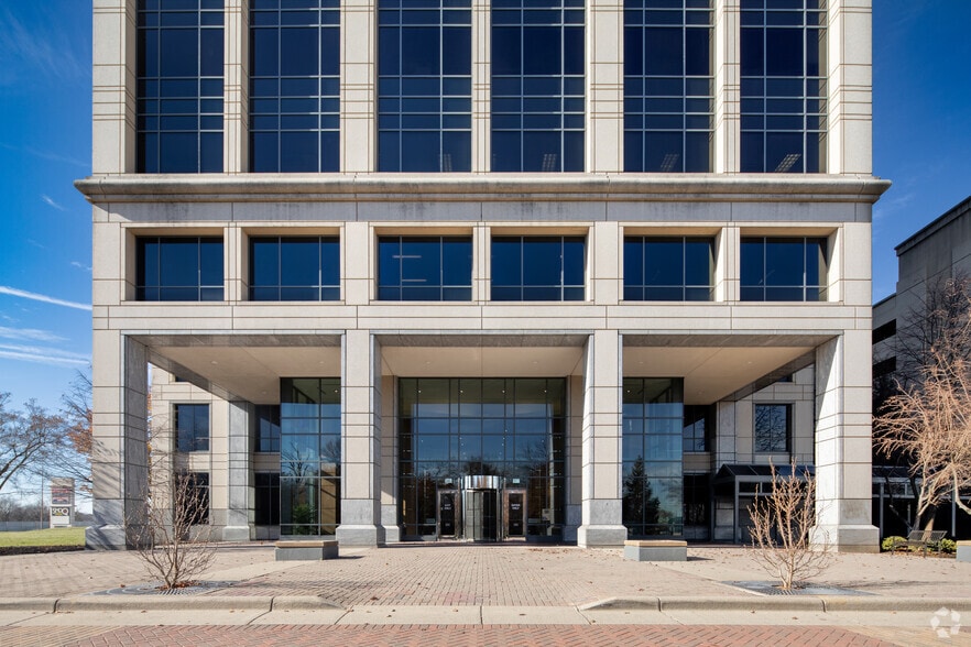 225 Pictoria Dr, Springdale, OH for lease - Building Photo - Image 2 of 5