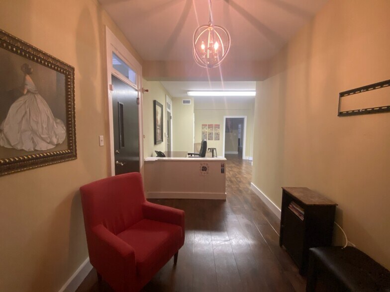 220 Roanoke Ave, Riverhead, NY for sale - Interior Photo - Image 1 of 1