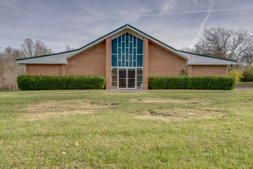 8663 Old Charlotte Pike, Pegram, TN for sale - Building Photo - Image 1 of 1