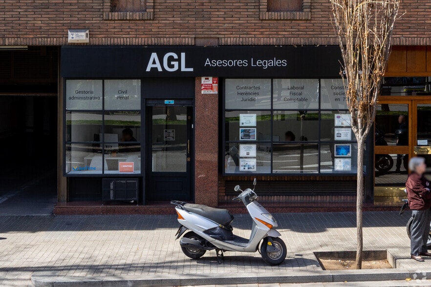 Retail in Barcelona, Barcelona for lease - Building Photo - Image 3 of 6