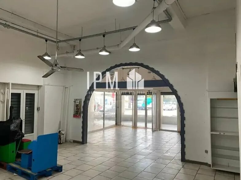 Retail in Hyères for lease - Interior Photo - Image 1 of 10