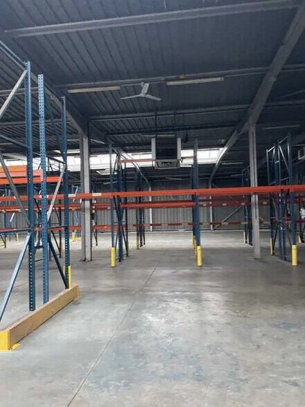 Industrial in LA CHAPELLE-D'ARMENTIERES for lease - Interior Photo - Image 2 of 5
