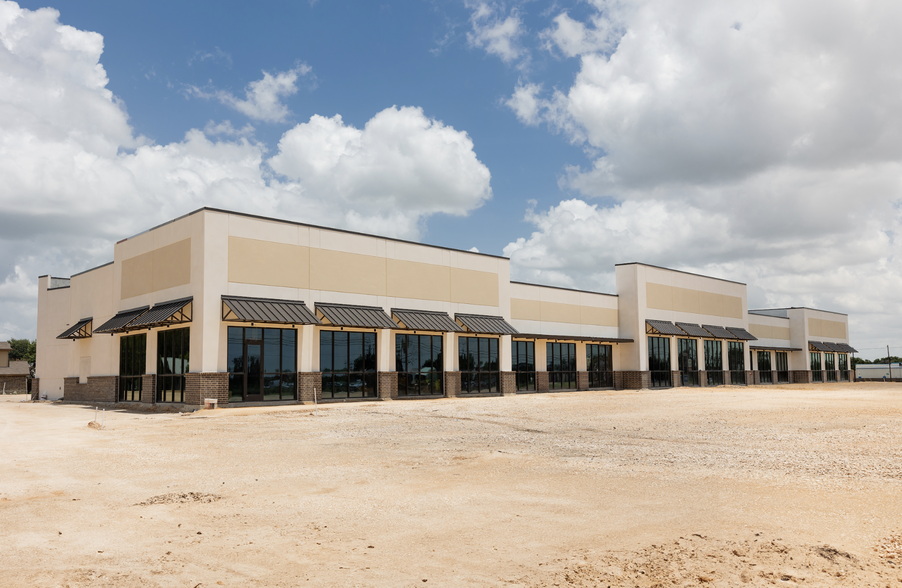 1037 TX-46, New Braunfels, TX for lease - Building Photo - Image 2 of 5