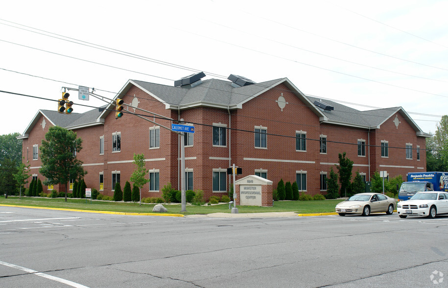 8840 Calumet Ave, Munster, IN for lease - Primary Photo - Image 1 of 57