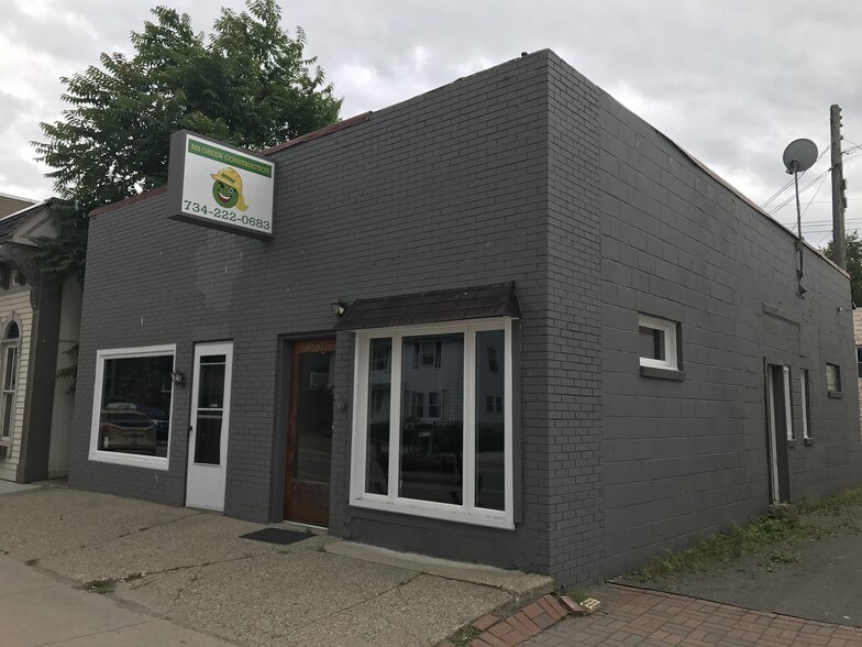 9559-9561 Main St, Whitmore Lake, MI for sale - Building Photo - Image 1 of 1