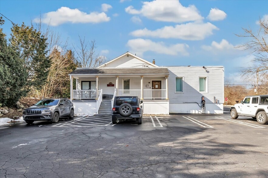 657 Orange Center Rd, Orange, CT for sale - Building Photo - Image 2 of 13