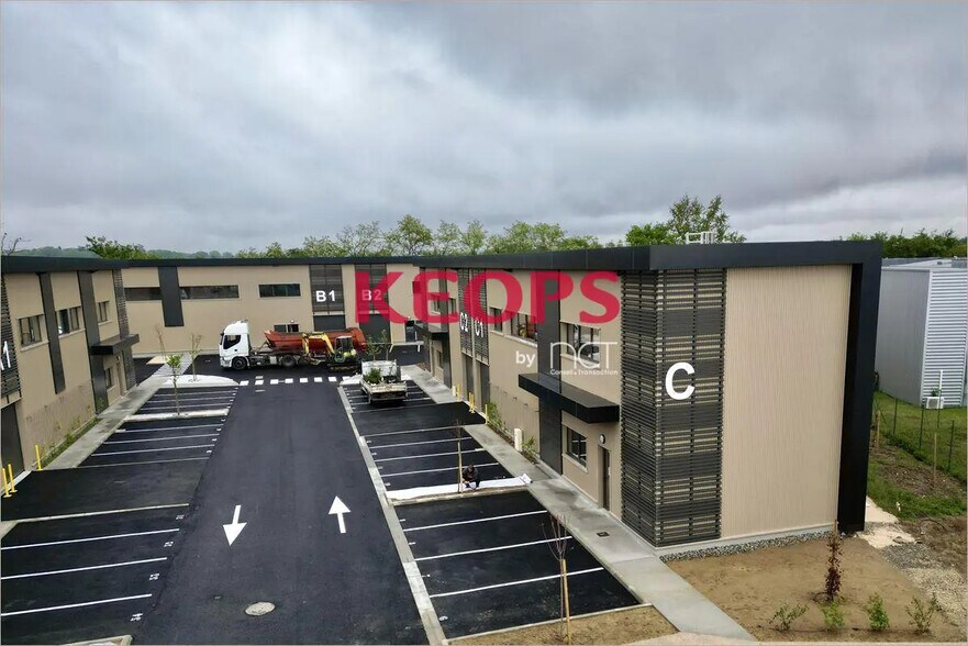 Flex in Launaguet for lease - Building Photo - Image 1 of 6