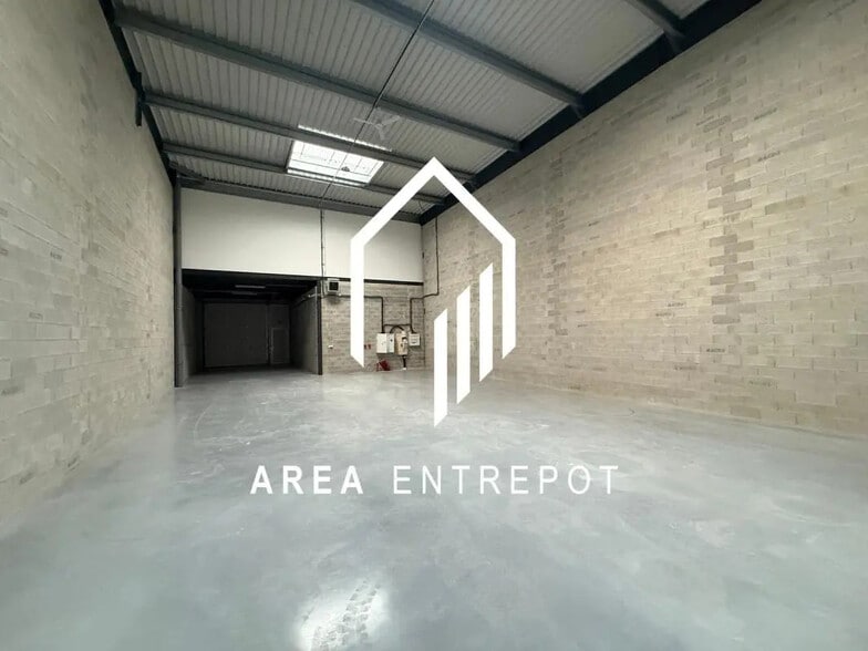 Flex in Marignane for sale - Building Photo - Image 2 of 8