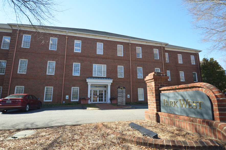 4400 Silas Creek Pky, Winston-Salem, NC for lease - Building Photo - Image 1 of 8