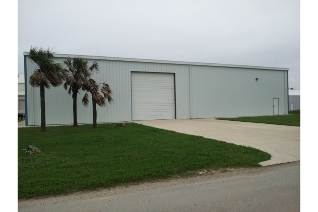 7529 Blimp Base Rd, Hitchcock, TX for lease - Building Photo - Image 2 of 15