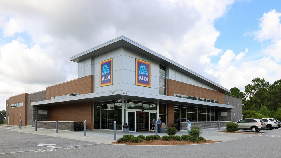 14070 Abercorn St, Savannah, GA for sale - Building Photo - Image 1 of 1