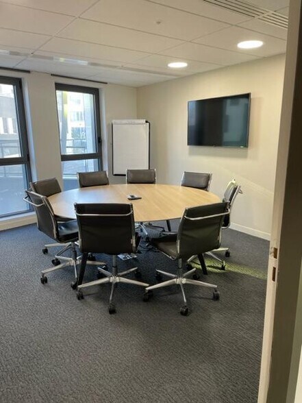 Office in Brest for lease - Building Photo - Image 1 of 4