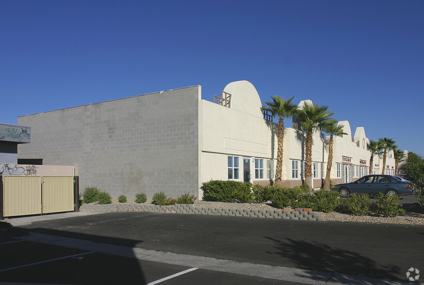 2725 S Jones Blvd, Las Vegas, NV for lease - Building Photo - Image 1 of 13