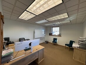 5200 S Cliff Ave, Sioux Falls, SD for lease Interior Photo- Image 1 of 9