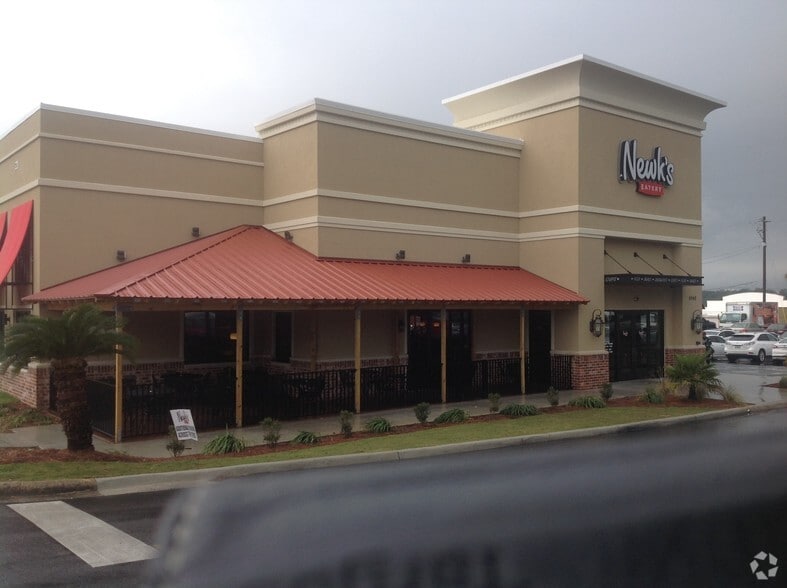 5060 Bayou Blvd, Pensacola, FL for sale - Primary Photo - Image 1 of 2