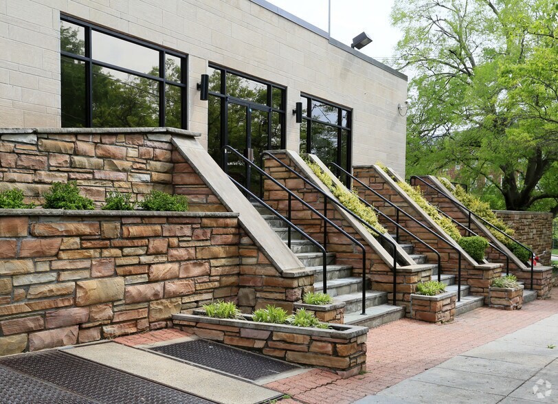 4001 Brandywine St NW, Washington, DC for lease - Building Photo - Image 3 of 6
