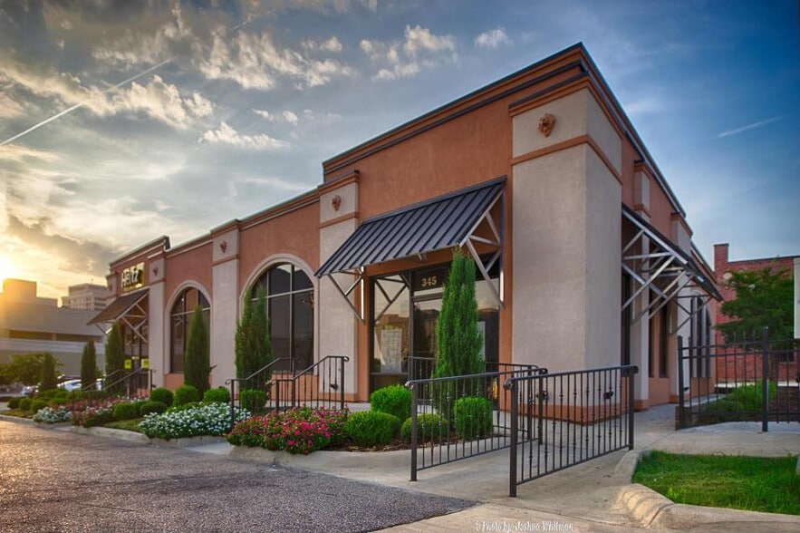 341-345 Molton St, Montgomery, AL for lease - Building Photo - Image 2 of 5