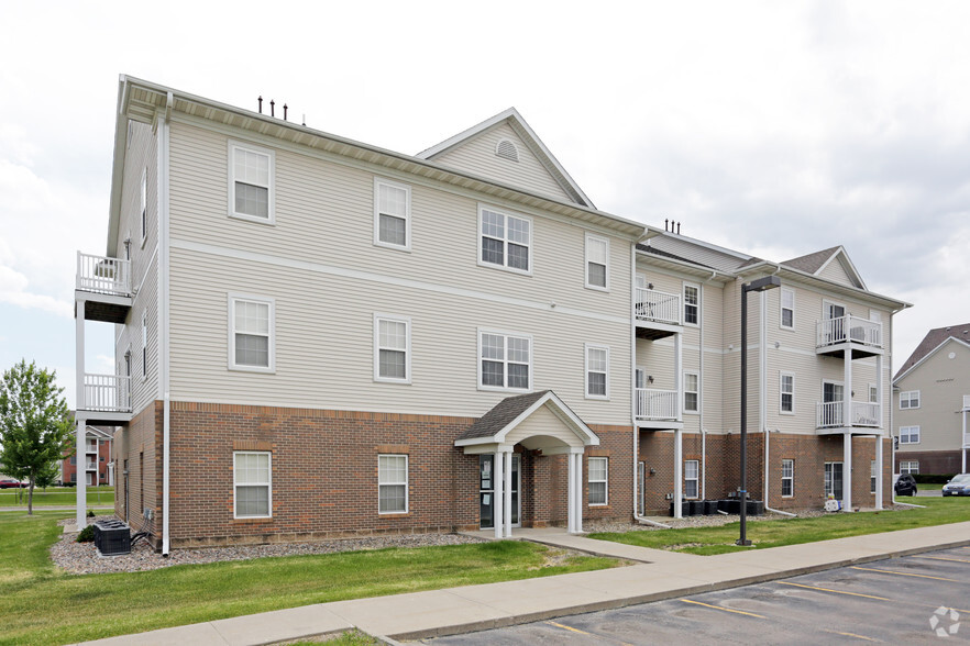 1209 Mayfield Dr, Ames, IA for sale - Building Photo - Image 3 of 32