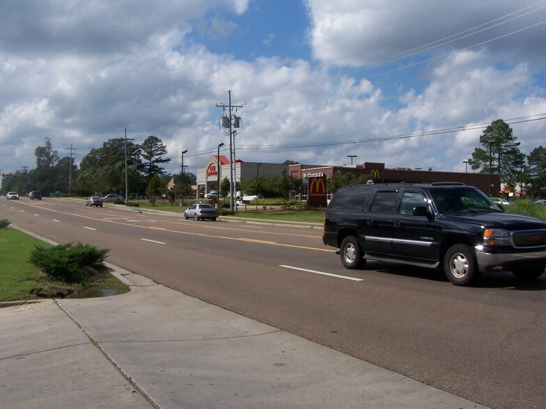 E County Line Rd, Ridgeland, MS for sale - Building Photo - Image 1 of 1