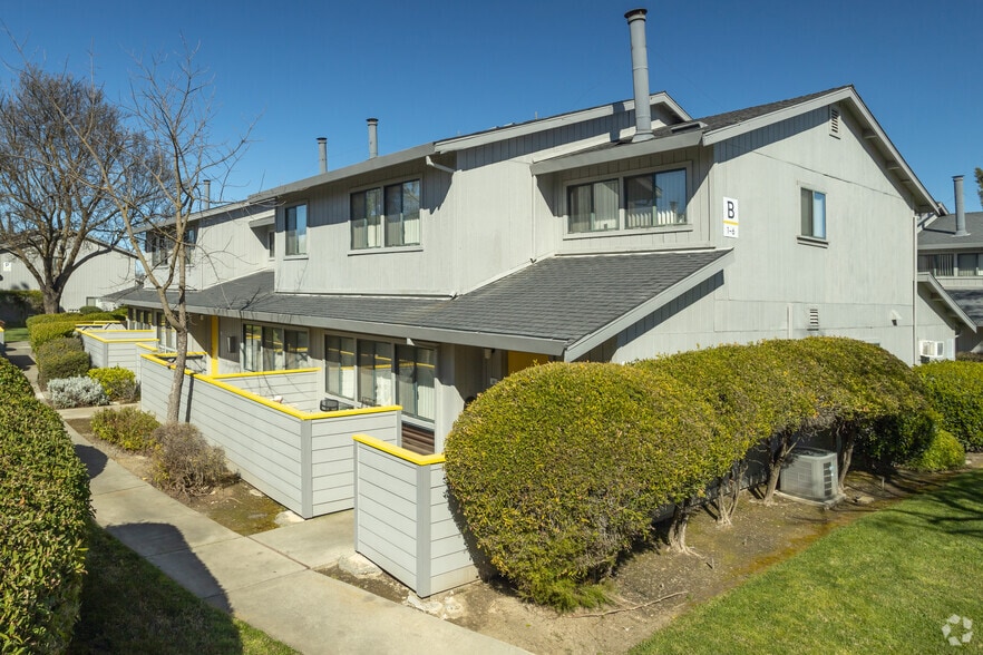 2477 Sycamore Ln, Davis, CA for sale - Primary Photo - Image 2 of 2