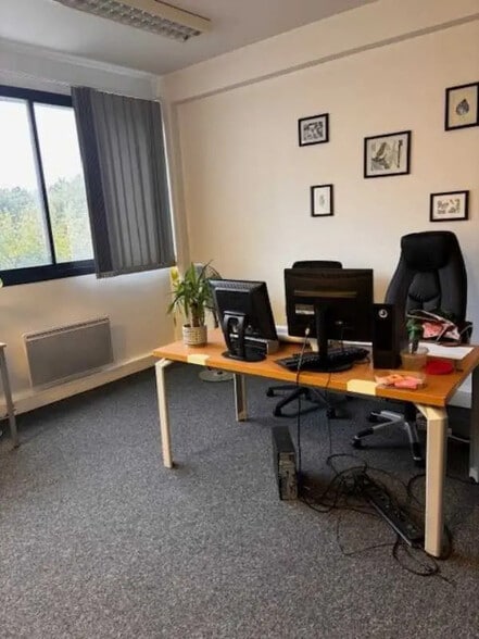 Office in Noisy-le-Grand for lease - Interior Photo - Image 2 of 6
