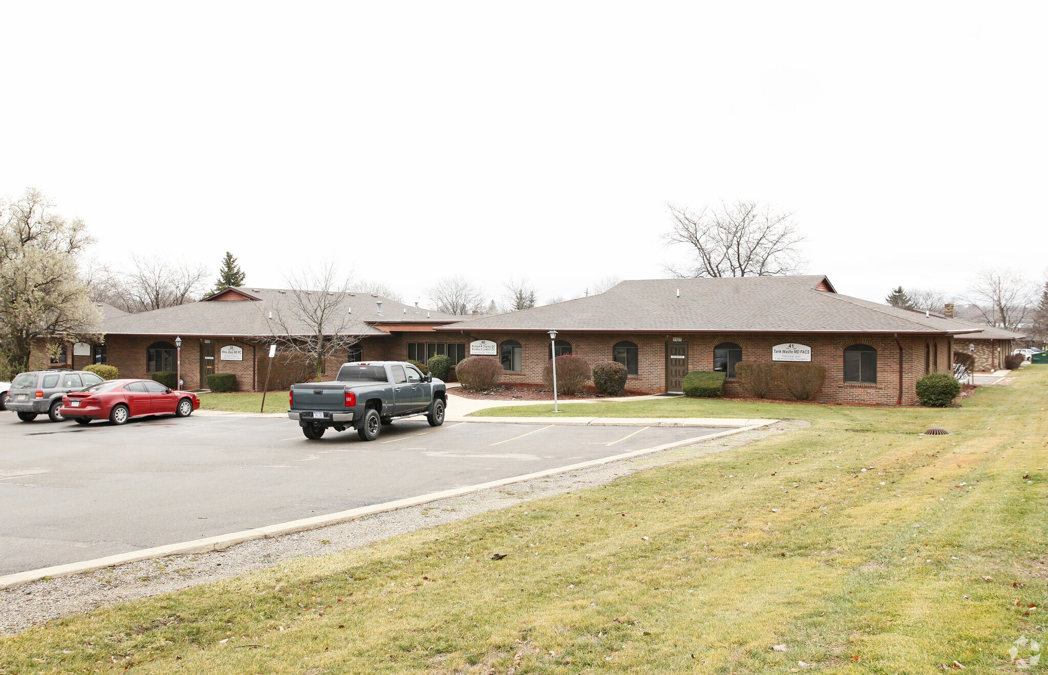 1121-1127 Villa Linde Ct, Flint, MI for sale Primary Photo- Image 1 of 23
