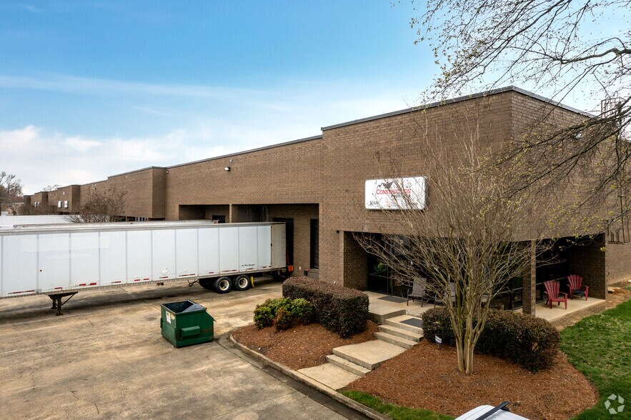 3301 Woodpark Blvd, Charlotte, NC for lease - Building Photo - Image 2 of 6