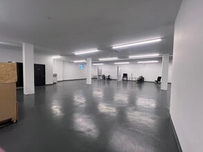 39-04 29th St, Long Island City, NY for lease Interior Photo- Image 2 of 7