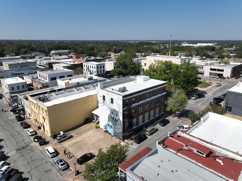 114 E Alamo St, Brenham, TX for sale - Building Photo - Image 2 of 30