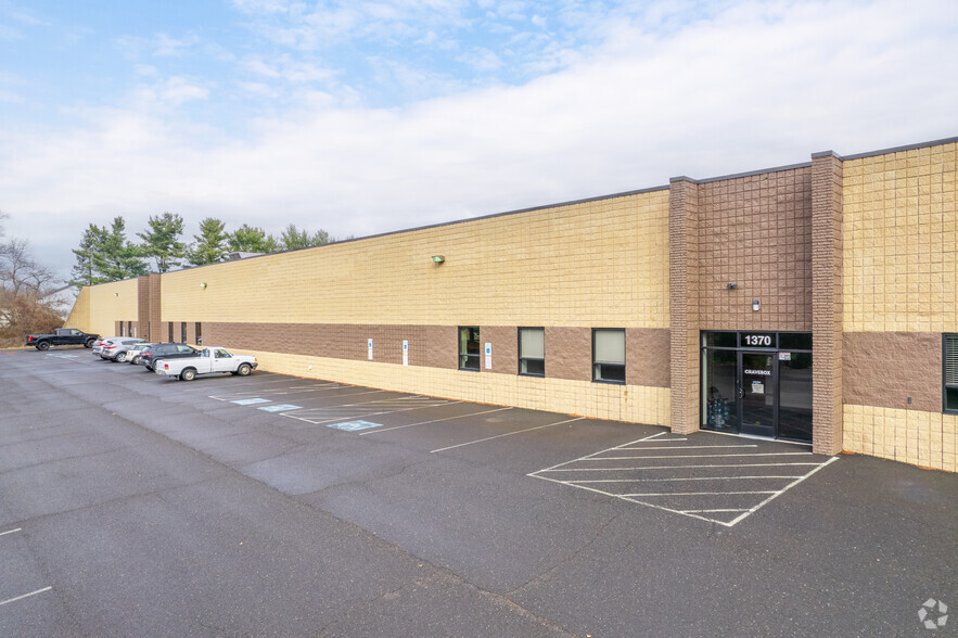 1370 Welsh Rd, North Wales, PA for lease - Building Photo - Image 1 of 5