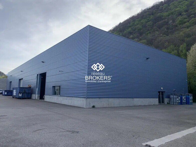 Flex in Champ-sur-Drac for sale - Building Photo - Image 2 of 4