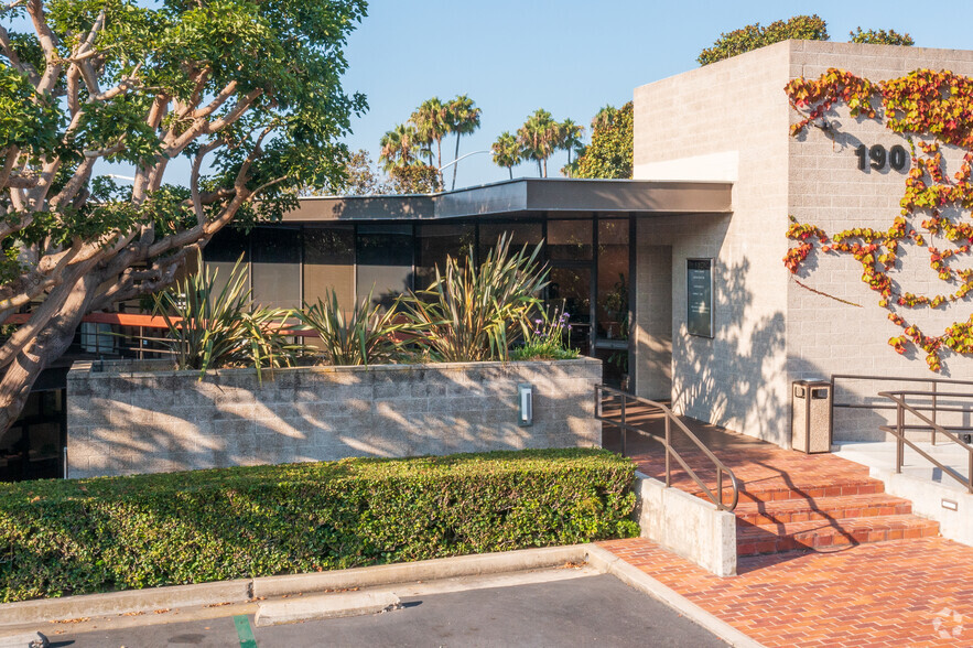 190 Newport Center Dr, Newport Beach, CA for lease - Building Photo - Image 3 of 4