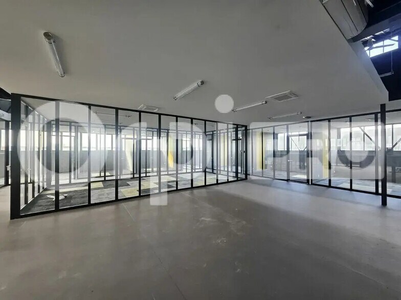 Office in Reims for lease - Building Photo - Image 3 of 12