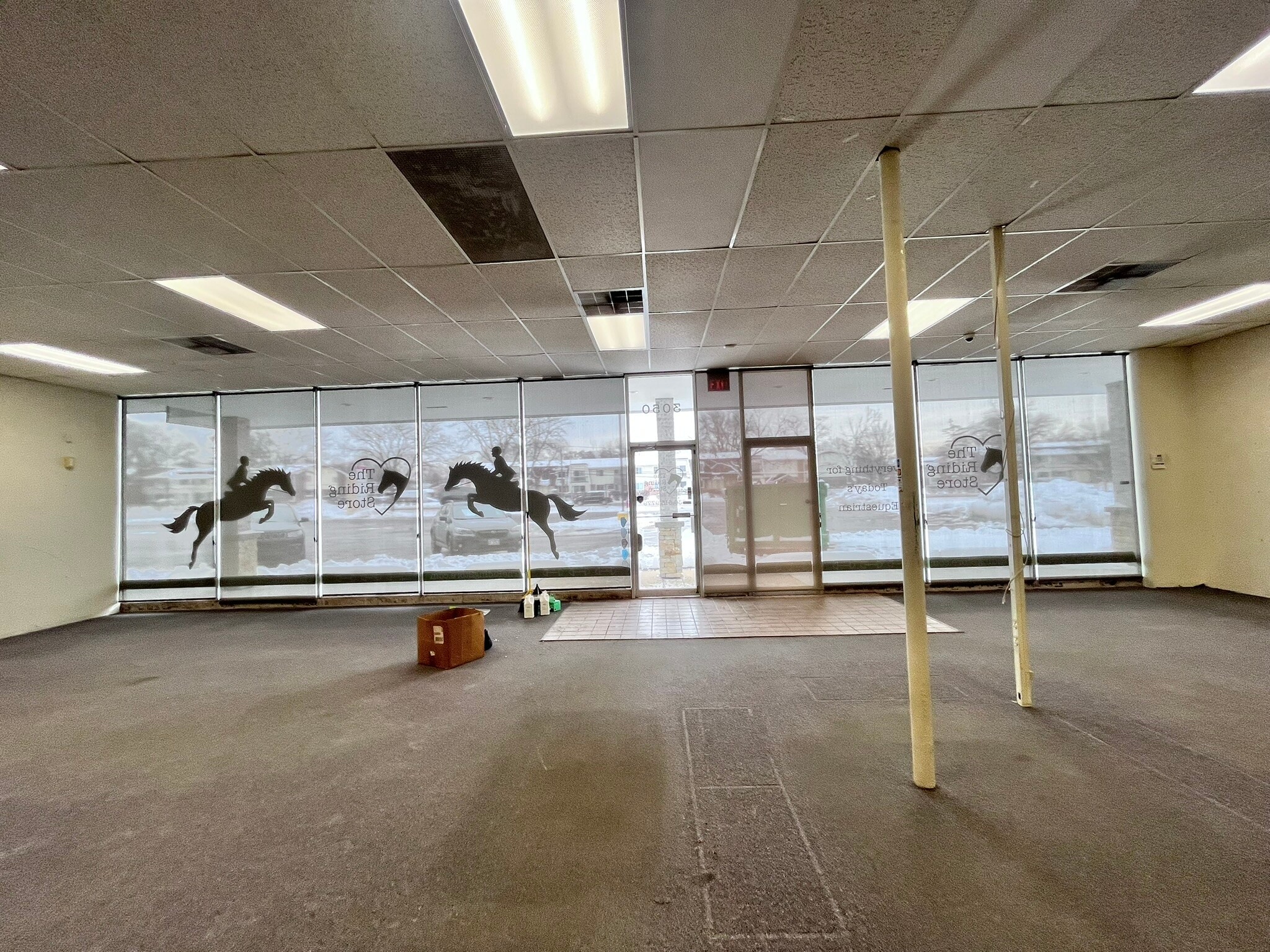 3010-3054 W Hobson Rd, Woodridge, IL for lease Interior Photo- Image 1 of 7