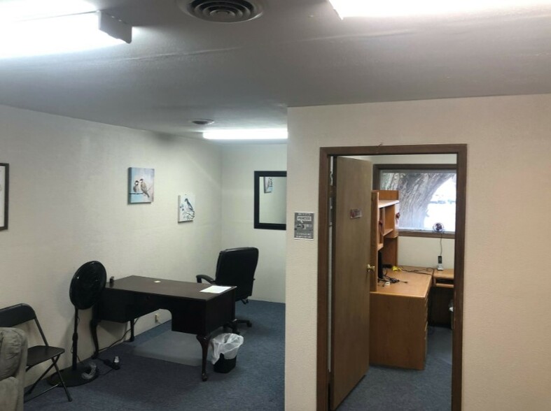 606 N Saginaw St, Lapeer, MI for lease - Interior Photo - Image 2 of 7