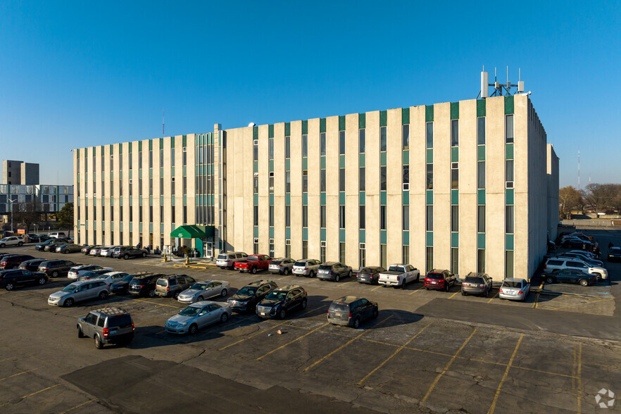 21700 Greenfield Rd, Oak Park, MI for sale - Building Photo - Image 1 of 1