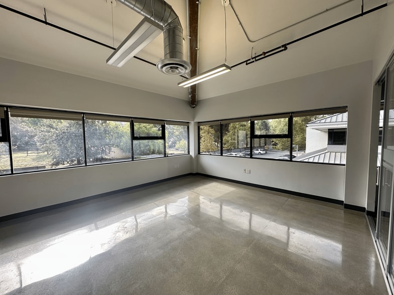 31416 Agoura Rd, Westlake Village, CA for lease - Building Photo - Image 3 of 11