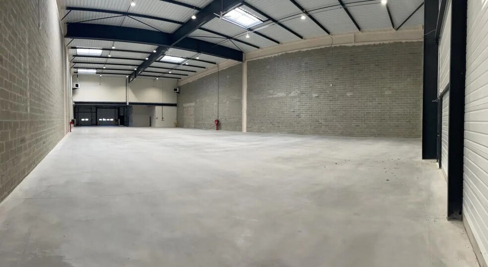 Office in SAINT-OUEN-L'AUMONE for lease - Building Photo - Image 3 of 16